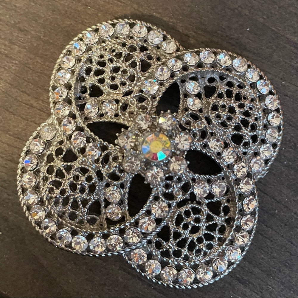 Flower Pin - Picture 2 of 3